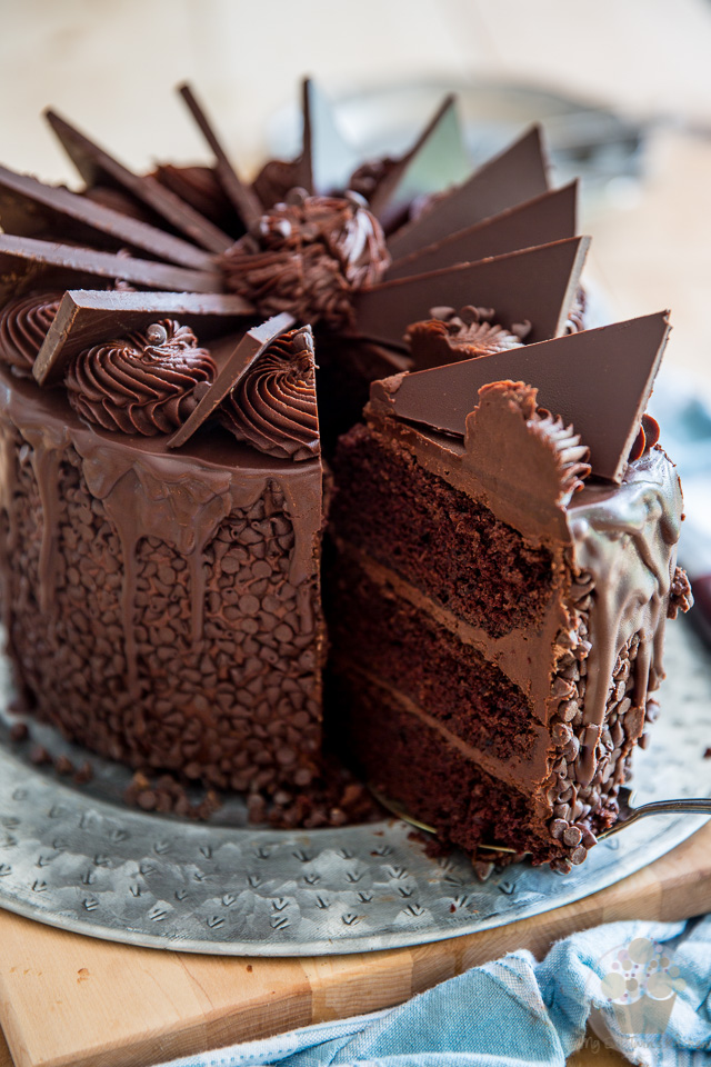 For the real hard-core chocolate lovers; this wicked windmill chocolate cake is a true masterpiece that's guaranteed to wow your guests.