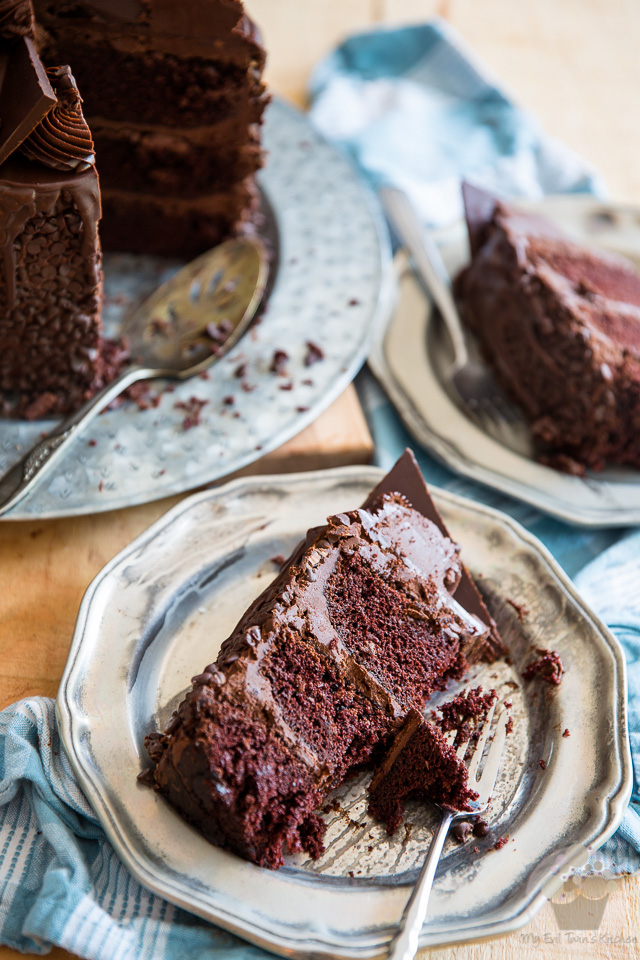 For the real hard-core chocolate lovers; this wicked windmill chocolate cake is a true masterpiece that's guaranteed to wow your guests.