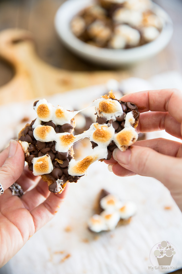 Smores Cracker Toffee - Step-by-step instructions on eviltwin.kitchen