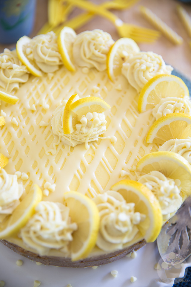  This White Chocolate Lemon Curd Cheesecake is so creamy and dreamy, your taste buds will think they have died and gone to heaven. It feels like you're eating a refreshing, lemony slice of the most unctuous cheesecake, topped with the most insanely delicious lemon pie. Click for the recipe; you know you want it! 