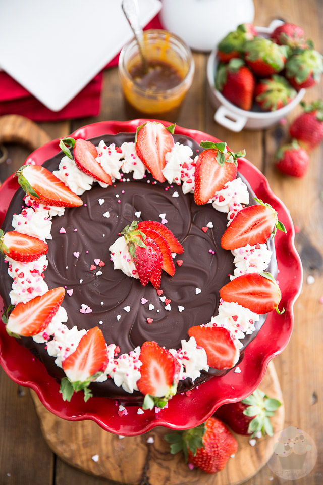 So rich, dense, creamy and decadent, this Flourless Chocolate Cake is what every true chocolate lovers' dreams are made of!