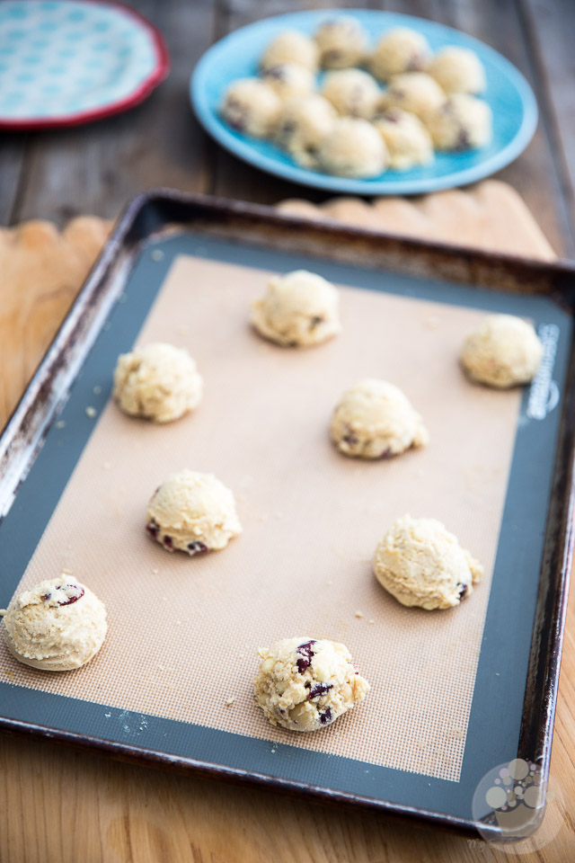 Soft and Chewy White Chocolate Macadamia Cranberry Cookies | Recipe and step-by-step instructions on eviltwin.kitchen