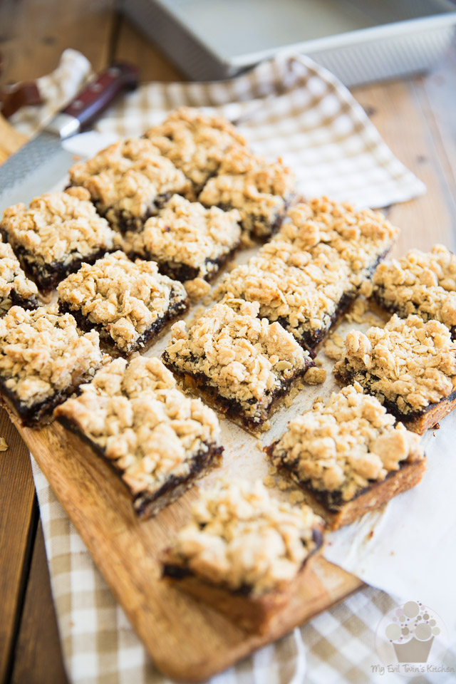 The Best Ever Date Squares by My Evil Twin's Kitchen - Step-by-step instructions on evilwtin.kitchen