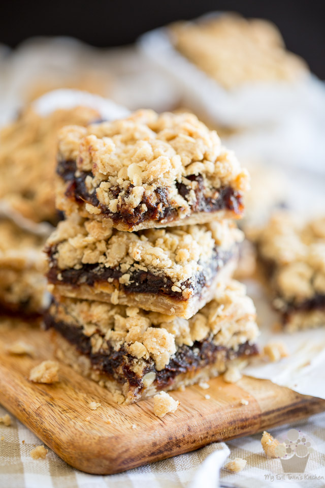 Rich and creamy pureed dates trapped between two layers of crispy, buttery oatmeal crust. That's Date Squares for ya... Dreamy, is what I'd call them! 