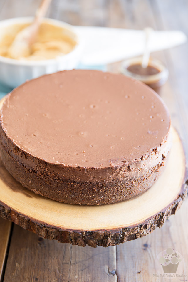 Stout Dark Chocolate Cheesecake with White Chocolate Bailey's Ganache by My Evil Twin's Kitchen | Recipe and step-by-step instructions on eviltwin.kitchen